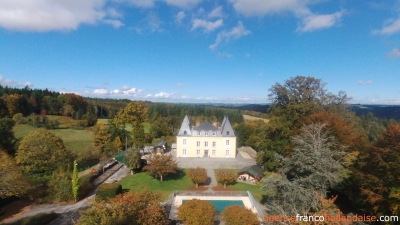Château rénové avec possibilités d'affaires