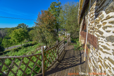 Bien cachée avec une jolie vue ! 