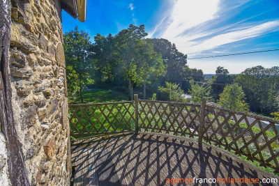 Bien cachée avec une jolie vue ! 