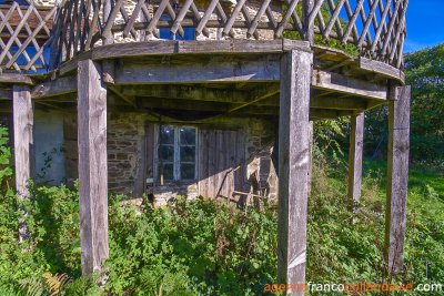 Bien cachée avec une jolie vue ! 