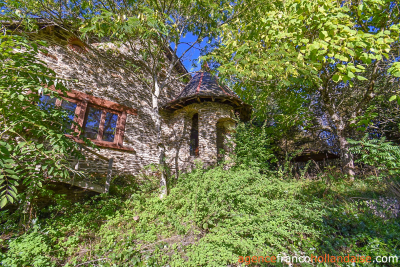 Bien cachée avec une jolie vue ! 