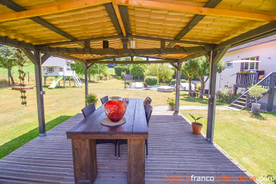 Proche du bourg et avec piscine