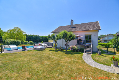 Proche du bourg et avec piscine