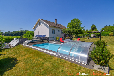 Proche du bourg et avec piscine