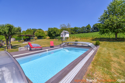 Proche du bourg et avec piscine