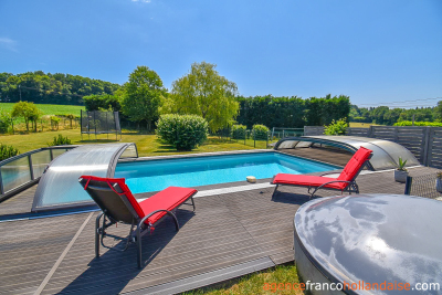 Proche du bourg et avec piscine