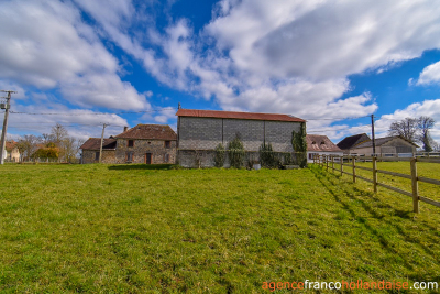 Belle maison en pierres de pays et 6 000m²