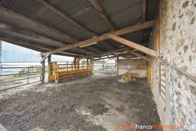 Belle maison en pierres de pays et 6 000m²