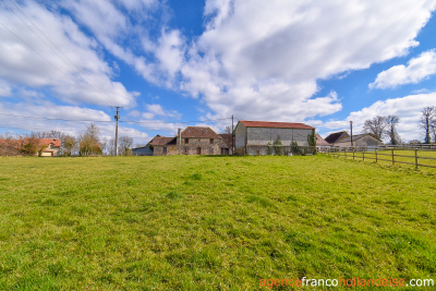 Belle maison en pierres de pays et 6 000m²