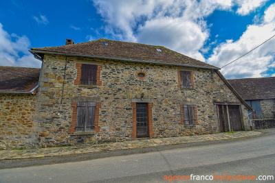 Belle maison en pierres de pays et 6 000m²