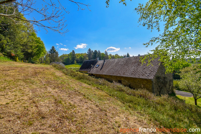 Bel ensemble au calme avec du terrain
