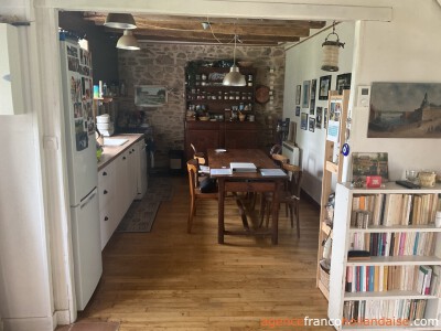 Une maison authentique avec un gîte confortable