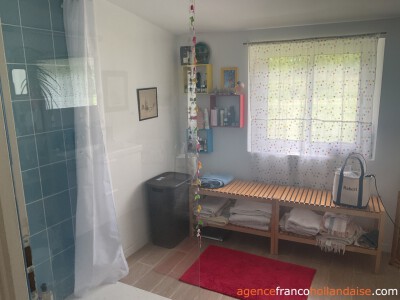 Une maison authentique avec un gîte confortable