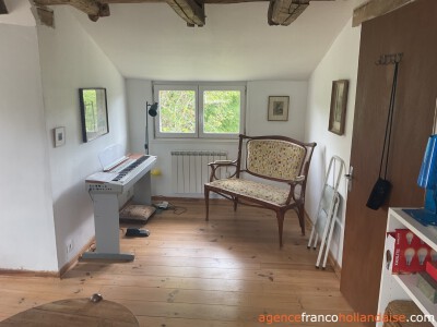 Une maison authentique avec un gîte confortable