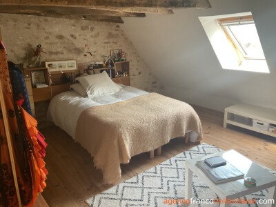 Une maison authentique avec un gîte confortable
