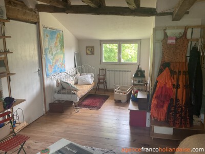 Une maison authentique avec un gîte confortable