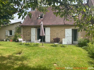 Une maison authentique avec un gîte confortable