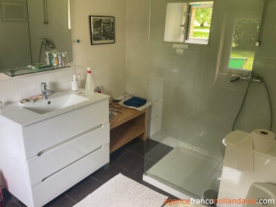 Une maison authentique avec un gîte confortable