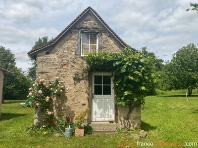 Une maison authentique avec un gîte confortable