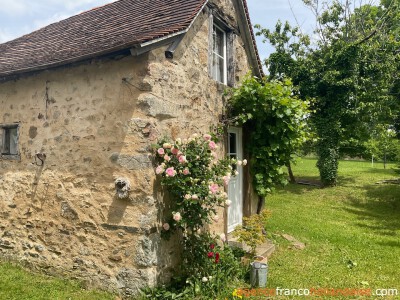 Une maison authentique avec un gîte confortable
