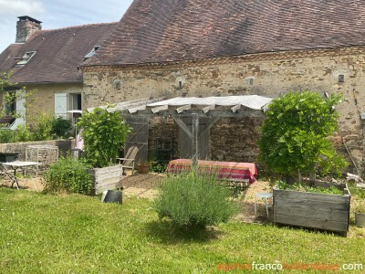 Une maison authentique avec un gîte confortable