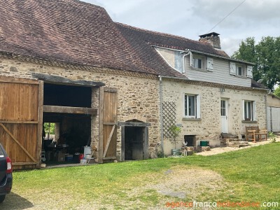 Une maison authentique avec un gîte confortable