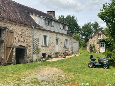Une maison authentique avec un gîte confortable