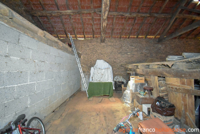 Sans aucun voisin avec ancien moulin et 7,5 hectares