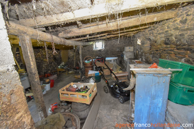 Sans aucun voisin avec ancien moulin et 7,5 hectares