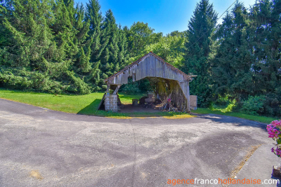 Sans aucun voisin avec ancien moulin et 7,5 hectares