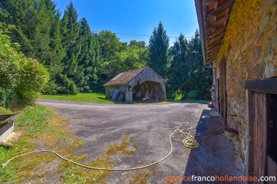 Sans aucun voisin avec ancien moulin et 7,5 hectares
