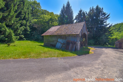 Sans aucun voisin avec ancien moulin et 7,5 hectares