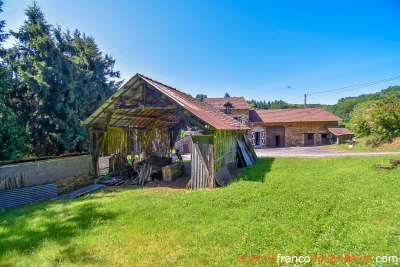 Sans aucun voisin avec ancien moulin et 7,5 hectares