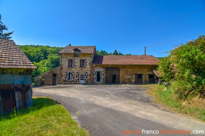 Sans aucun voisin avec ancien moulin et 7,5 hectares