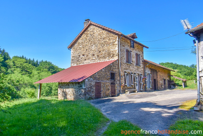 Sans aucun voisin avec ancien moulin et 7,5 hectares
