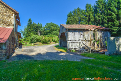 Sans aucun voisin avec ancien moulin et 7,5 hectares