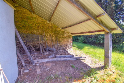 Sans aucun voisin avec ancien moulin et 7,5 hectares