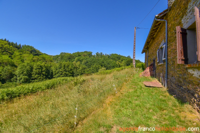 Sans aucun voisin avec ancien moulin et 7,5 hectares