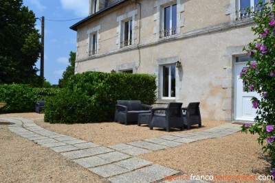 3 maisons dans un bâtiment caractéristique 