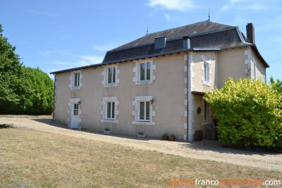 3 maisons dans un bâtiment caractéristique 