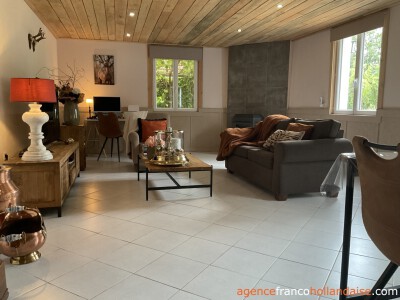 3 maisons dans un bâtiment caractéristique 