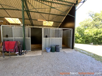 3 maisons dans un bâtiment caractéristique 