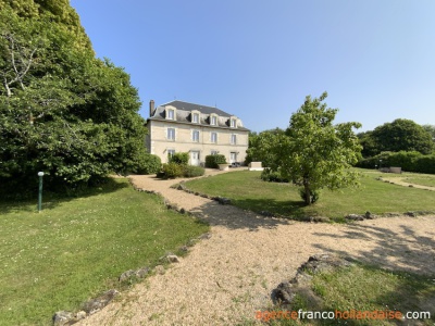 3 maisons dans un bâtiment caractéristique 
