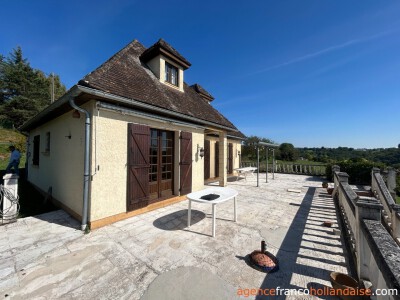 Grande terrasse et vue panoramique