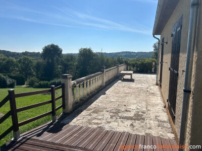 Grande terrasse et vue panoramique