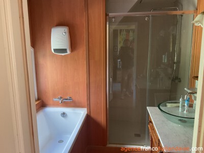 Maison avec piscine et grand jardin arboré                                                                                                                                                                                                                    