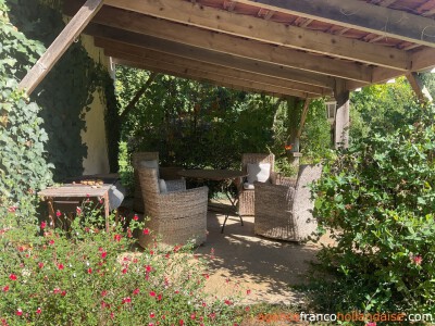 Maison avec piscine et grand jardin arboré                                                                                                                                                                                                                    