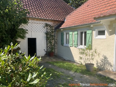 Maison avec piscine et grand jardin arboré                                                                                                                                                                                                                    