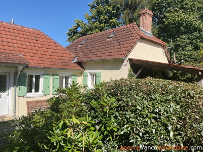 Maison avec piscine et grand jardin arboré                                                                                                                                                                                                                    