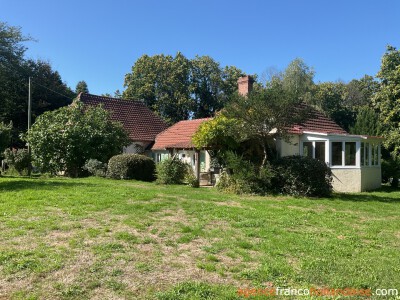 Maison avec piscine et grand jardin arboré                                                                                                                                                                                                                    
